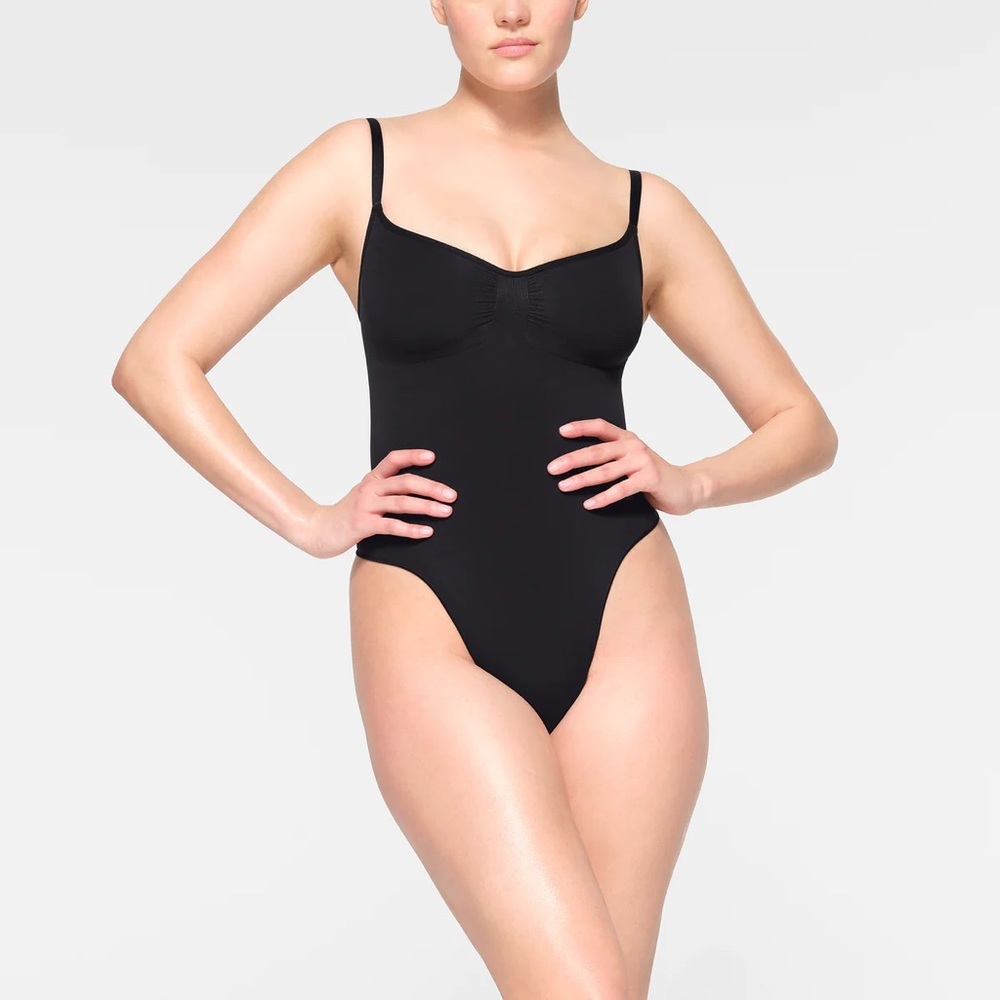 SKIMS SEAMLESS SCULPT THONG BODYSUIT SHAPEWEAR ONYX BLACK SIZE SMALL /MEDIUM
